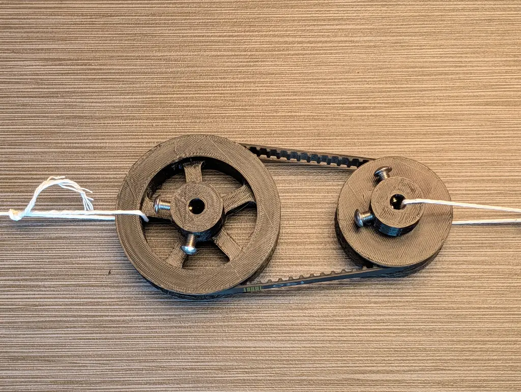 The printed XL drive from above: the five-spoke 45-tooth pulley and the 30-tooth pulley, M5 set screws threaded into the hubs